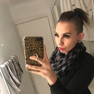 Meet your Posher, Hannah